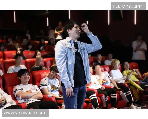 张俊辉与足球明星亲密合影视频曝光 引发粉丝热烈讨论