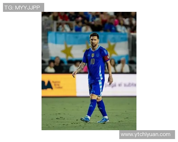 梅西领衔阿根廷荣耀时刻 足球传奇壁纸尽显英雄风采 梅西领衔阿根廷荣耀时刻 足球传奇壁纸尽显英雄风采